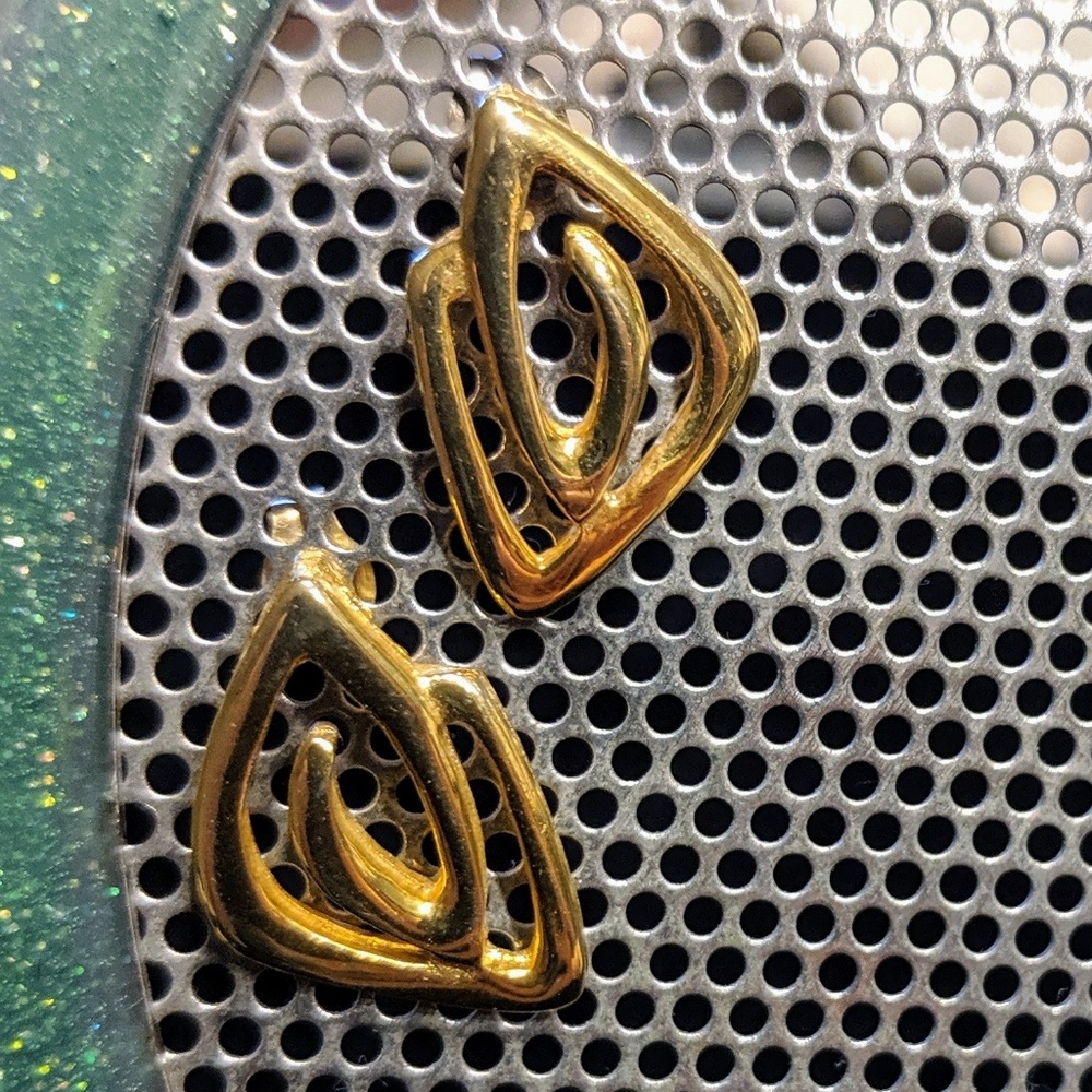 Gold swirls